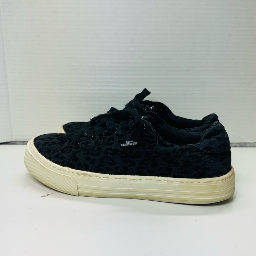 London Underground Womens Madeley Sneakers Size 7 M Black Velvet Animal Print